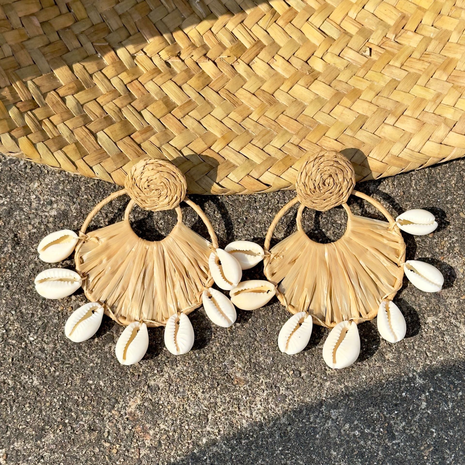 Wholesale 5pcs Bohemian Raffia Round Shell Tassel Earrings